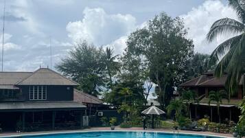 Seasonal outdoor pool