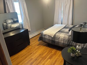 4 chambres, coffres-forts dans les chambres, fer et planche à repasser