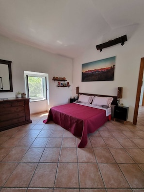 2 slaapkamers, een strijkplank/strijkijzer, gratis wifi, beddengoed