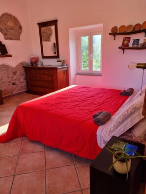 2 chambres, fer et planche à repasser, accès au Wi-Fi (inclus)