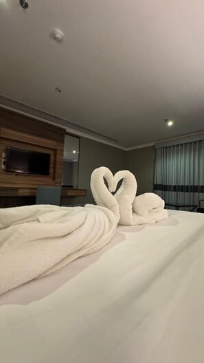 Premium bedding, down duvets, Tempur-Pedic beds, free WiFi