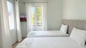3 habitaciones, tabla de planchar con plancha, internet y ropa de cama 