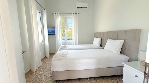 3 bedrooms, iron/ironing board, internet, bed sheets