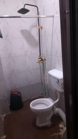Singola Basic | Bagno | Set di cortesia gratuito, sapone, carta igienica