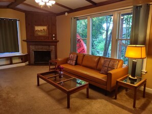 Living area - Tranquil 3 bedroom apartment in Portland (Portland)
