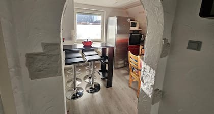 Beautiful & cozy apartment in a two-family house | Families and business travelers