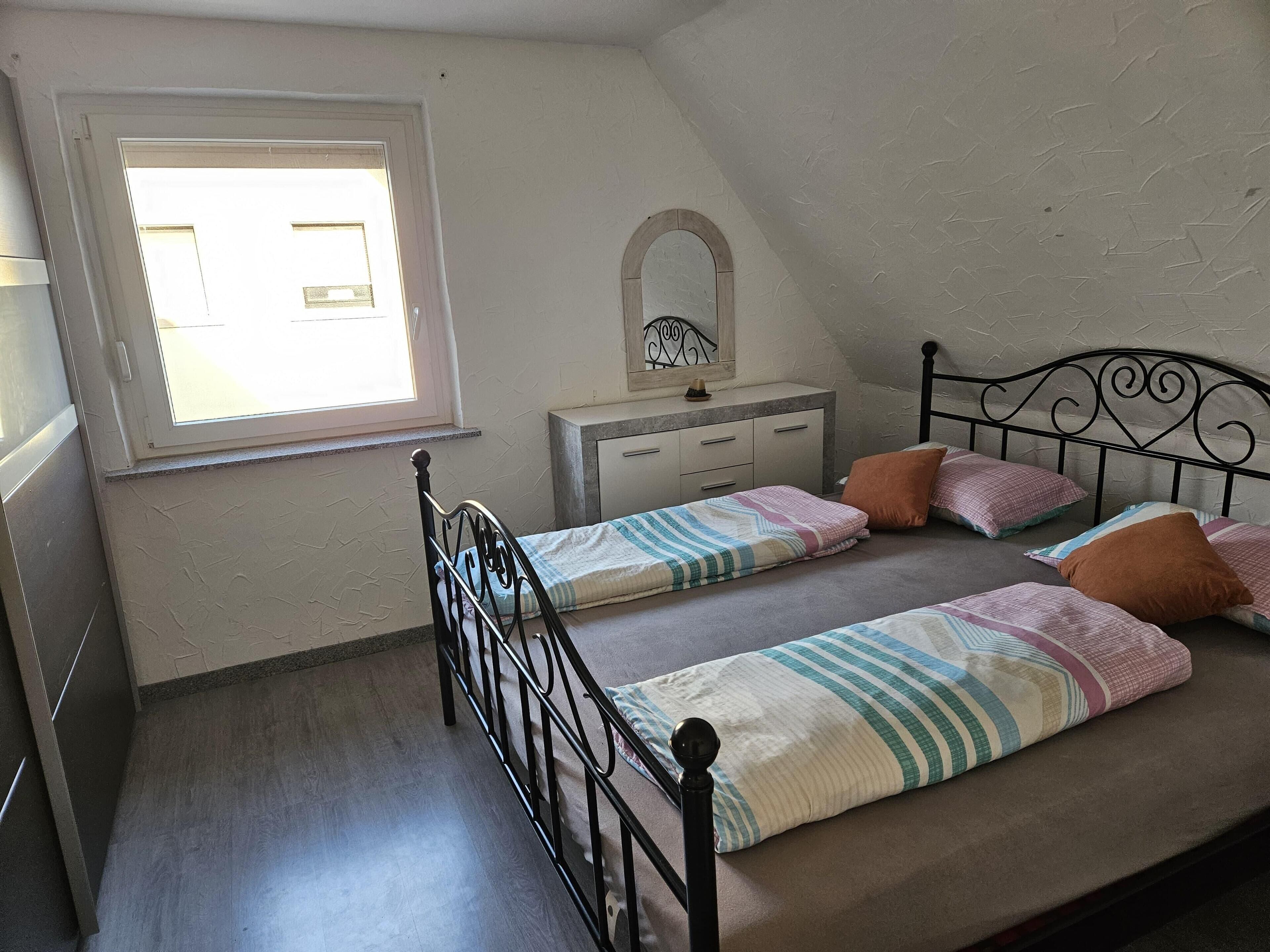 2 chambres, fer et planche à repasser, Wi-Fi, draps fournis