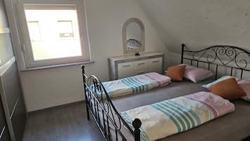 2 chambres, fer et planche à repasser, Wi-Fi, draps fournis