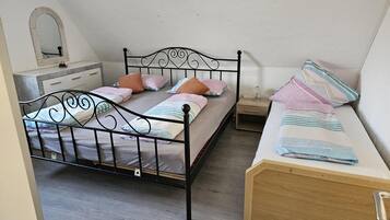 2 bedrooms, iron/ironing board, WiFi, bed sheets