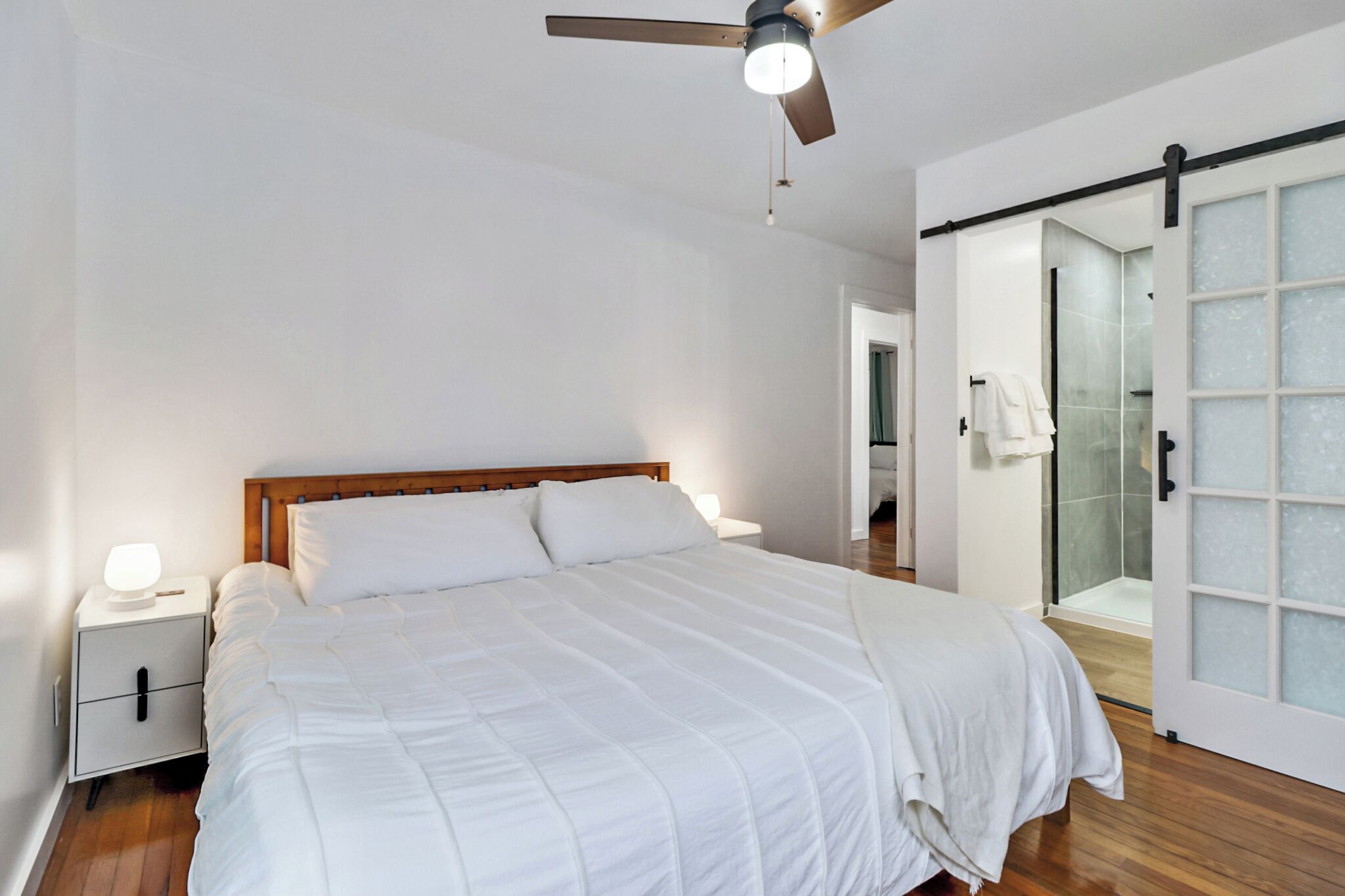 3 slaapkamers, een strijkplank/strijkijzer, wifi, beddengoed