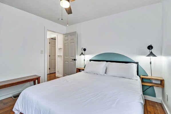 3 bedrooms, iron/ironing board, WiFi, bed sheets