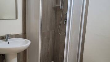 Articles de tocador gratuïts, assecador de cabells, bidet i tovalloles