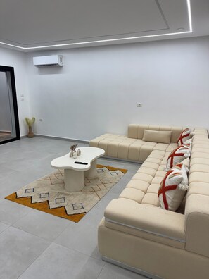 TV - Villa Faneez - Tourist area (Djerba Midun)