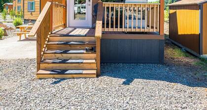 Rainforest Tiny Home Retreat: Enchanted