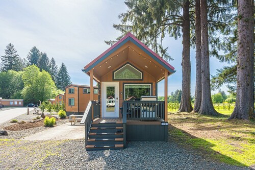 Rainforest Tiny Home Retreat: Enchanted