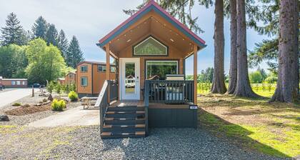 Rainforest Tiny Home Retreat: Enchanted