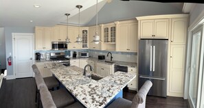 Mikrowelle, Ofen, Herdplatte, Geschirrspüler