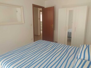 3 bedrooms, iron/ironing board, free WiFi