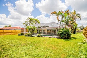 Exterior - Cozy beach house with  large heated pool near #1 award-winning Siesta Key Beach (Sarasota)
