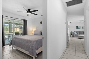 2 bedrooms, WiFi, bed sheets - Cozy beach house with  large heated pool near #1 award-winning Siesta Key Beach (Sarasota)