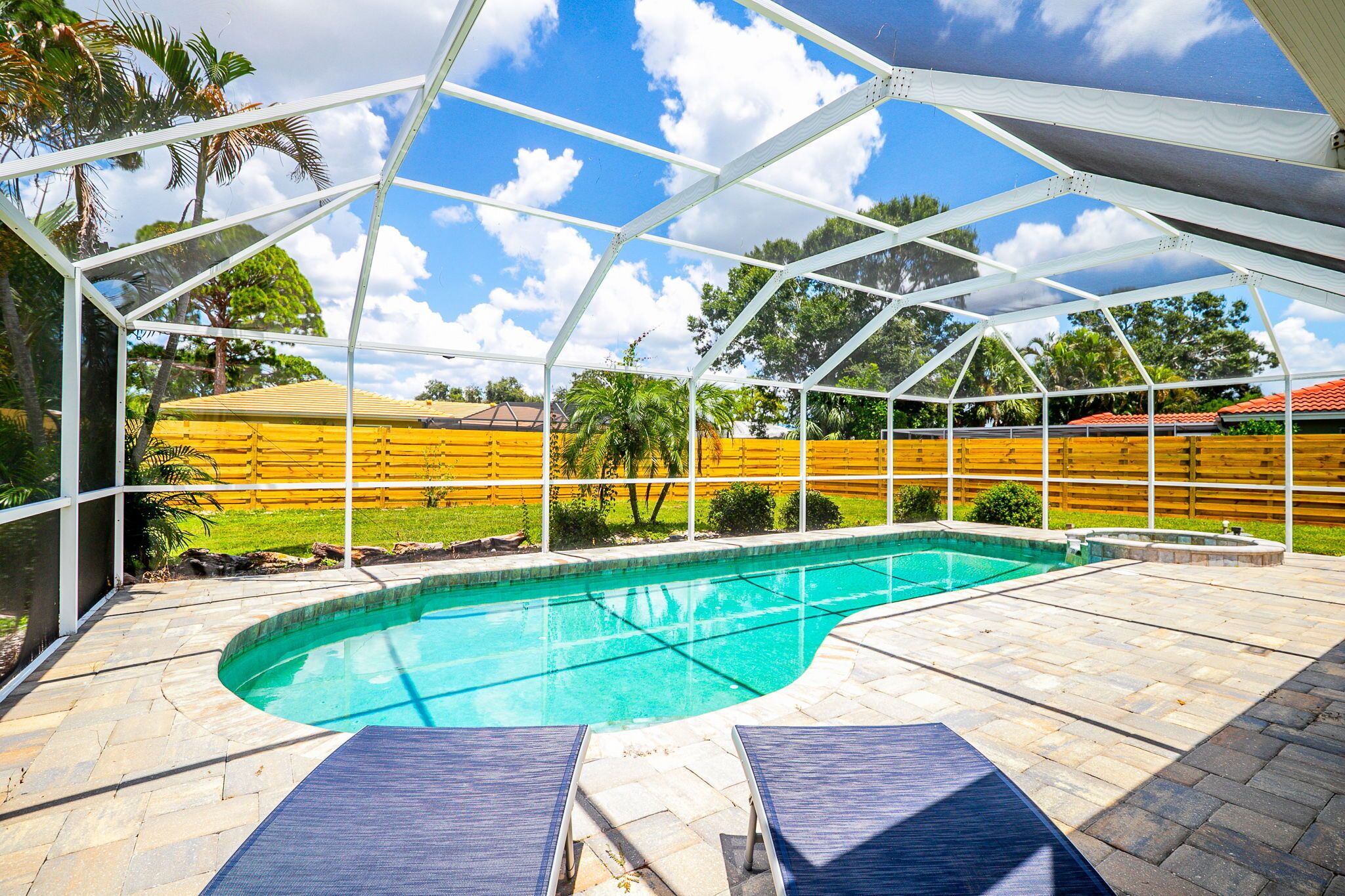 Piscina all'aperto, una piscina riscaldata