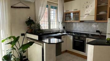 Micro-ondes, four, plaque de cuisson, lave-vaisselle