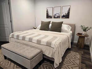 2 bedrooms, desk, iron/ironing board, free WiFi - Scenic Greenback-New peaceful Country House near Maryville/Airport/Smoky Mtns. (Greenback)