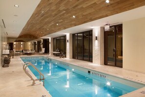 Indendørs pool