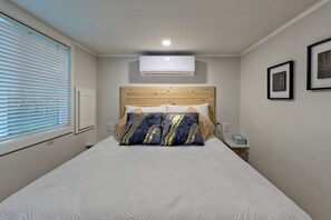 2 bedrooms, free WiFi, bed sheets - Spacious A-frame  tiny house (Franklin)