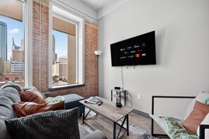 Télévision, livres, chaîne hi-fi