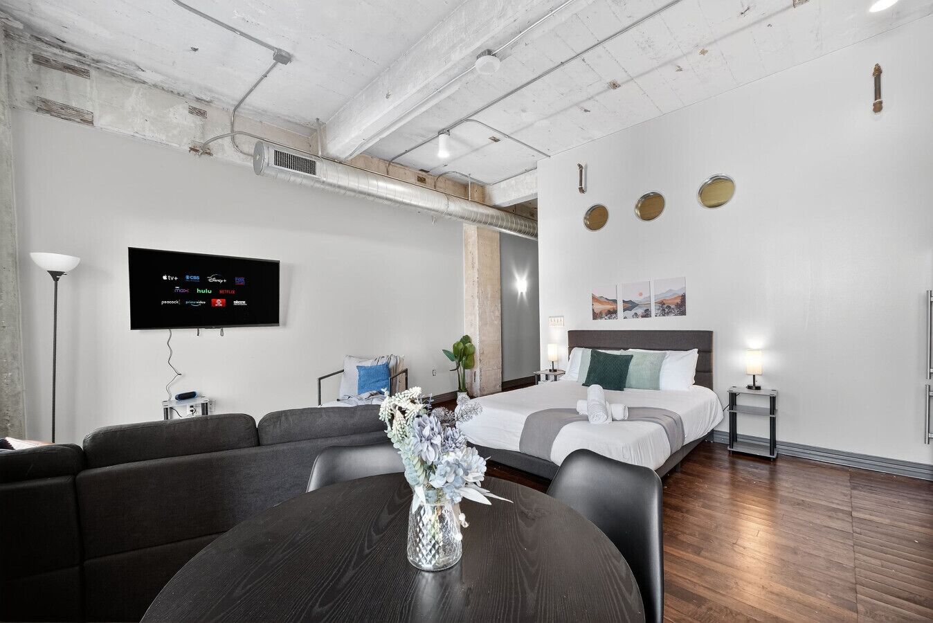 2 bedrooms, desk, iron/ironing board, travel crib