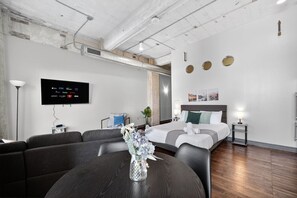 2 bedrooms, desk, iron/ironing board, travel crib