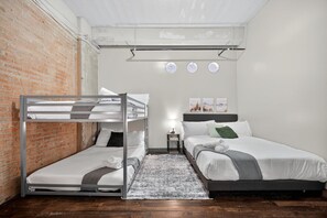 2 多间卧室、办公桌、熨斗/熨衣板、旅行婴儿床