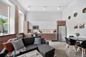 テレビ、書庫、ステレオ