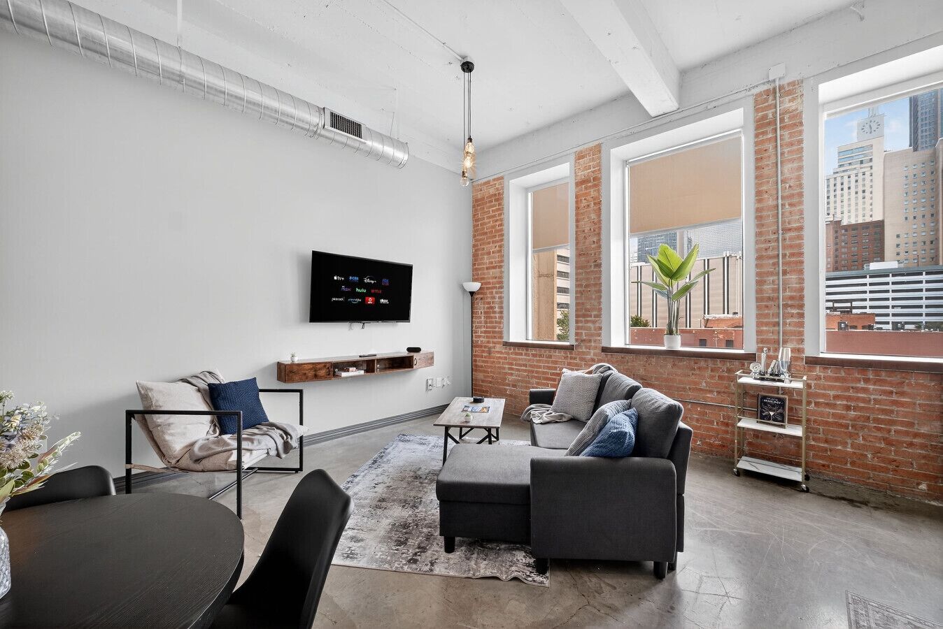 Fernseher, Bücher, Stereoanlage