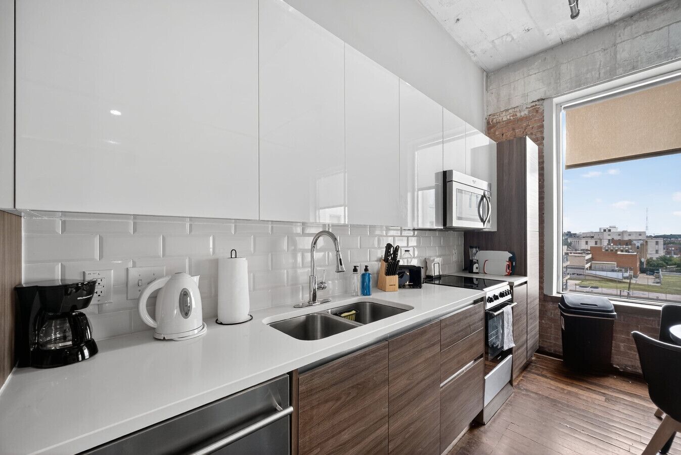 Refrigerador, microondas, horno y parrilla de estufa 