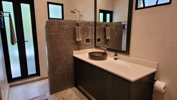 Toallas y papel de baño