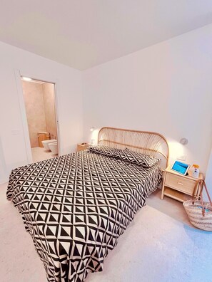 2 室のベッドルーム、アイロン / アイロン台、WiFi (無料)、ベッドシーツ