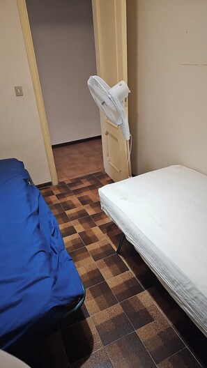 3 bedrooms, bed sheets