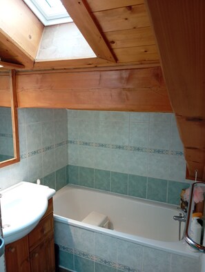 Haartrockner, Handtücher, Toilettenpapier