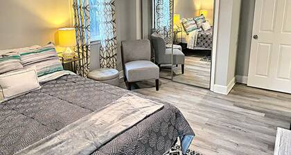 Charming Coastal Cottage Near Beach & Downtown