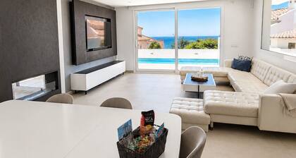 Luxury Villa Bella Vista with Ocean Views | Private Pool | Near Sotogrande & Gibraltar