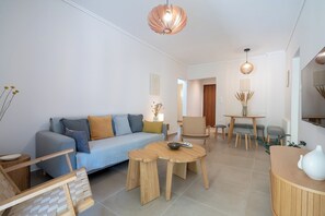 Living area - Seaview Balcony in Varkiza by ΜΡS (Vari)