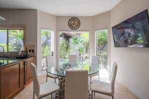 Dining - NEW Serene/Upscale/Fenced Pool-Central Scottsdale (Scottsdale)