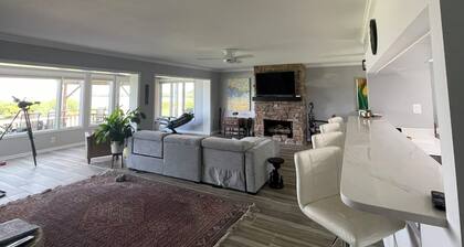 Waterfront condo. Completely renovated. Walk to Kent Island's best places