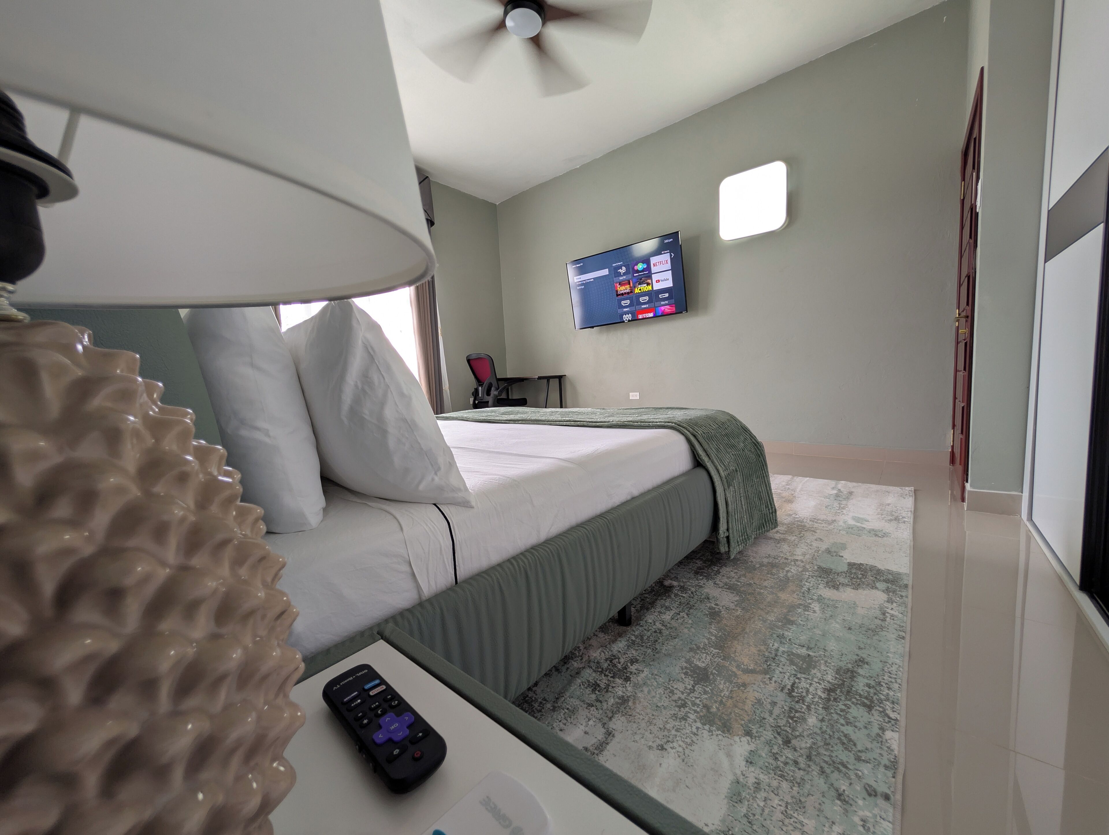 2 chambres, fer et planche à repasser, Wi-Fi, draps fournis