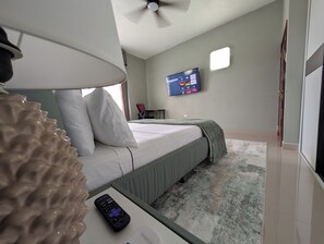 2 chambres, fer et planche à repasser, Wi-Fi, draps fournis