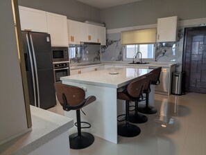 Microwave, oven, stovetop, dishwasher