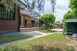 Terrace/patio - Villa Artemisia (Portion of a Villa) – Luxury Villa (Padenghe Sul Garda)
