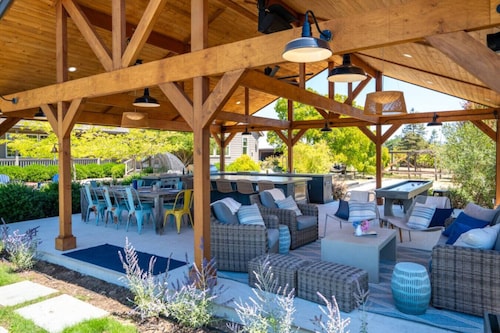 Spacious Santa Rosa Retreat - Outdoor Kitchen, Pool, Spa